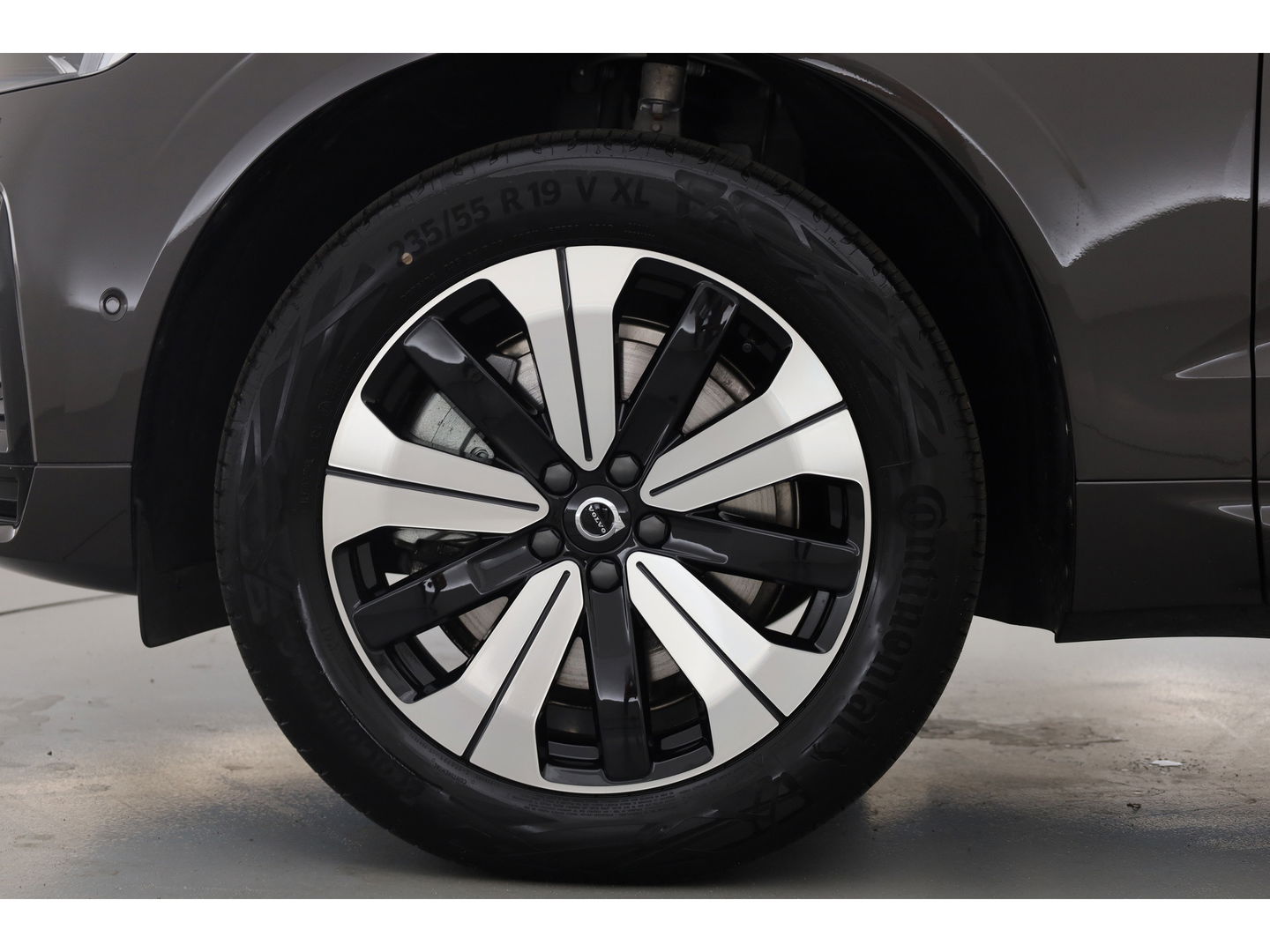 Volvo XC60 2.0 T6 Plug-in hybrid AWD Plus Dark Pano-dak | Trekhaak | 360 camera | H&K Audio | Blis | ACC |