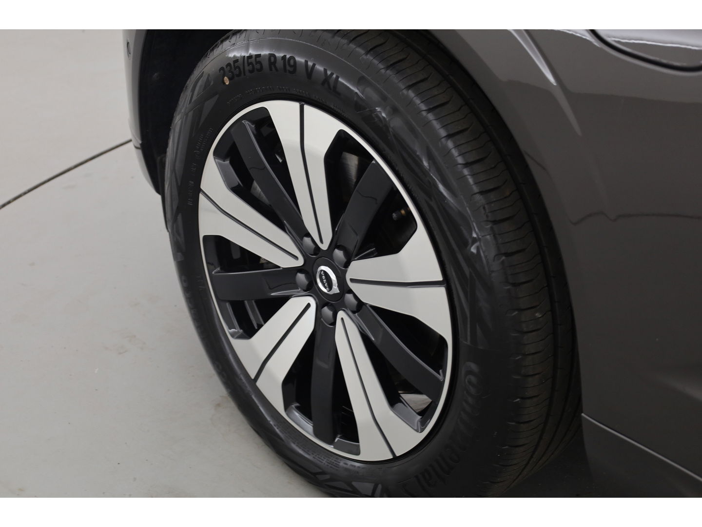 Volvo XC60 2.0 T6 Plug-in hybrid AWD Plus Dark Pano-dak | Trekhaak | 360 camera | H&K Audio | Blis | ACC |