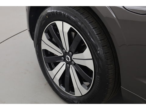 Volvo XC60 2.0 T6 Plug-in hybrid AWD Plus Dark Pano-dak | Trekhaak | 360 camera | H&K Audio | Blis | ACC |