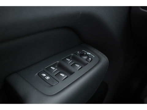 Volvo XC60 2.0 T6 Plug-in hybrid AWD Plus Dark Pano-dak | Trekhaak | 360 camera | H&K Audio | Blis | ACC |