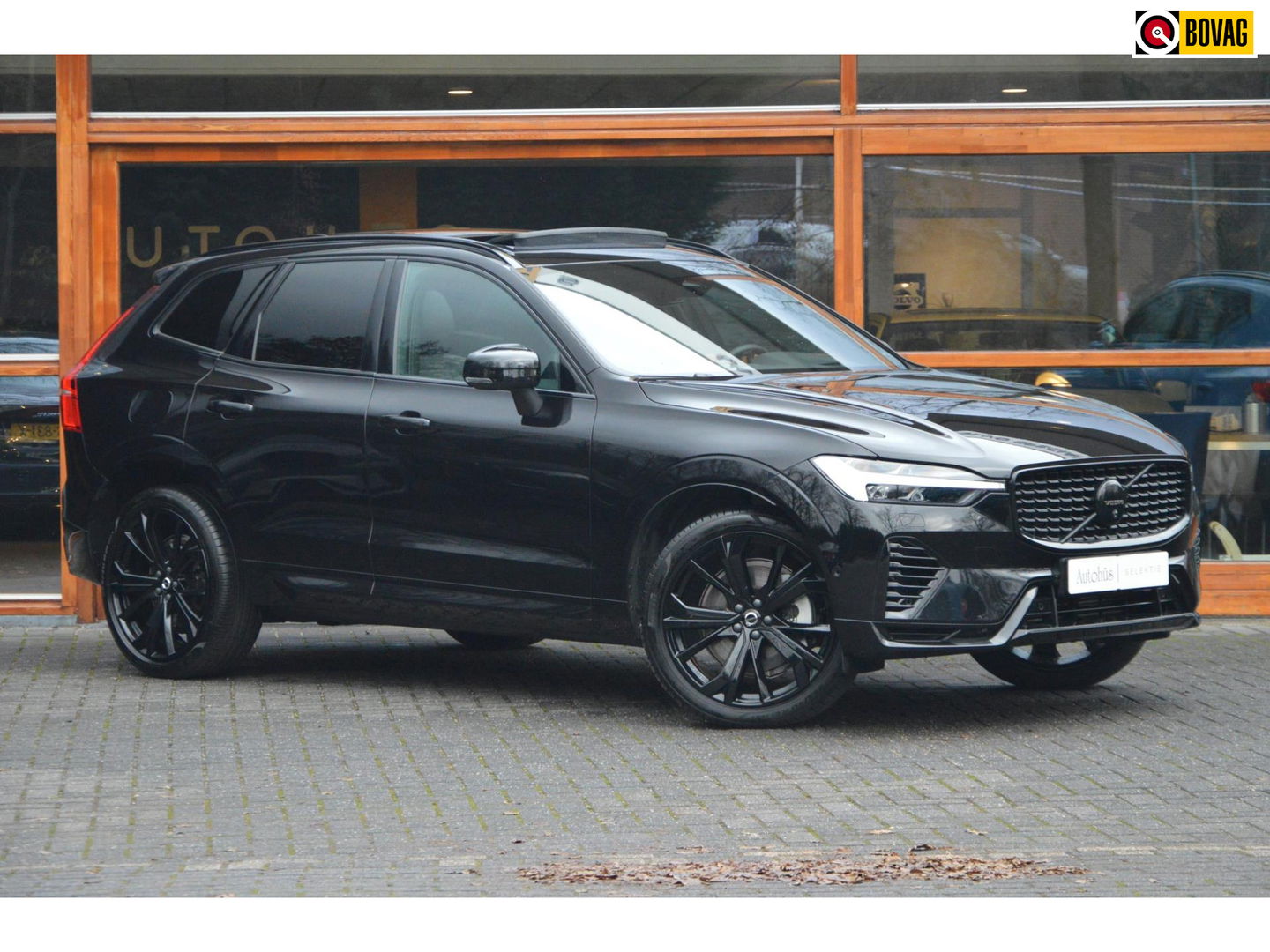 Volvo XC60 T6 Hybride AWD Black Edition | Luchtvering | Bowers & Wilkins | 360° Camera | Head-Up Display | Panoramadak |