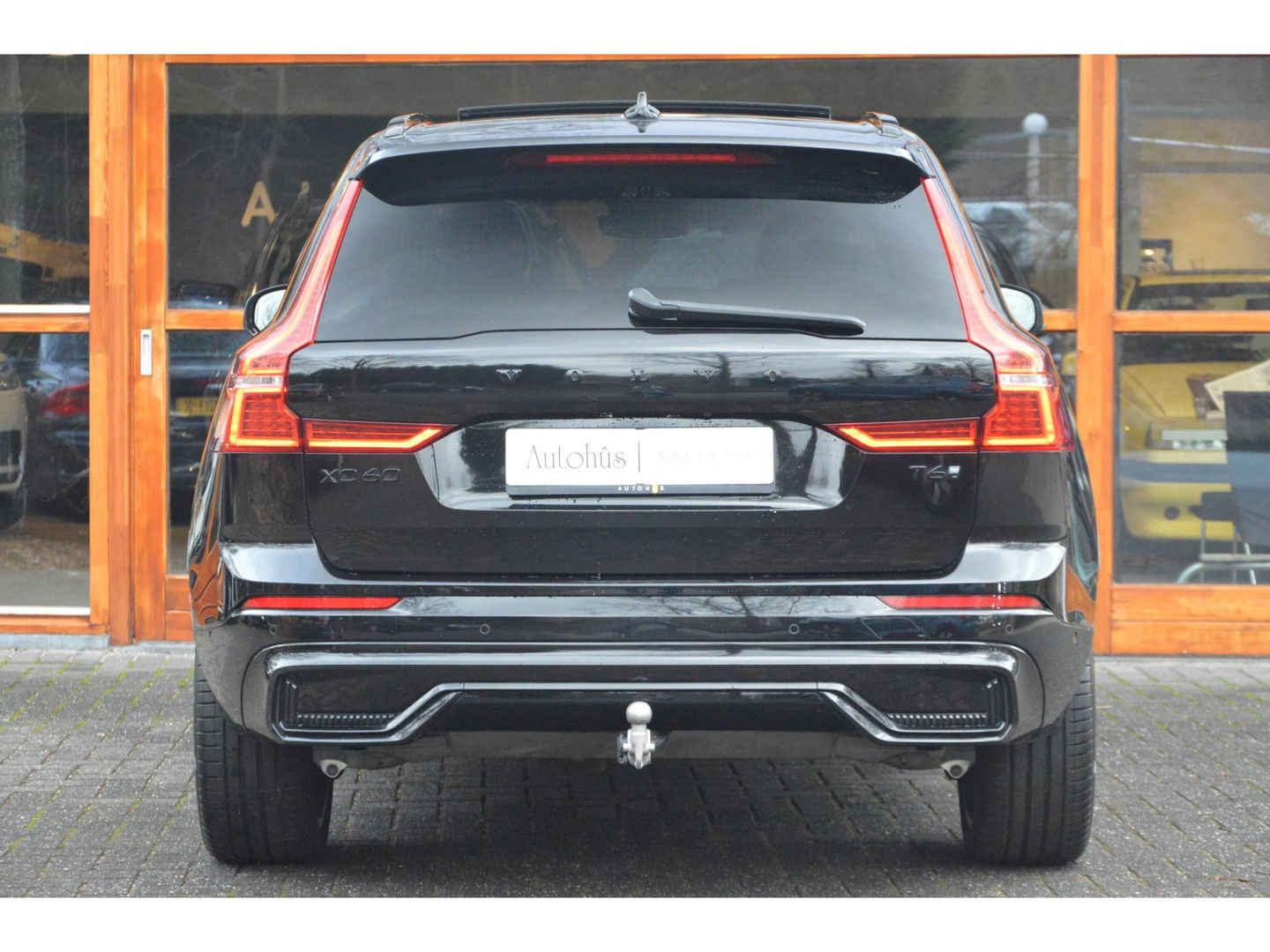 Volvo XC60 T6 Hybride AWD Black Edition | Luchtvering | Bowers & Wilkins | 360° Camera | Head-Up Display | Panoramadak |