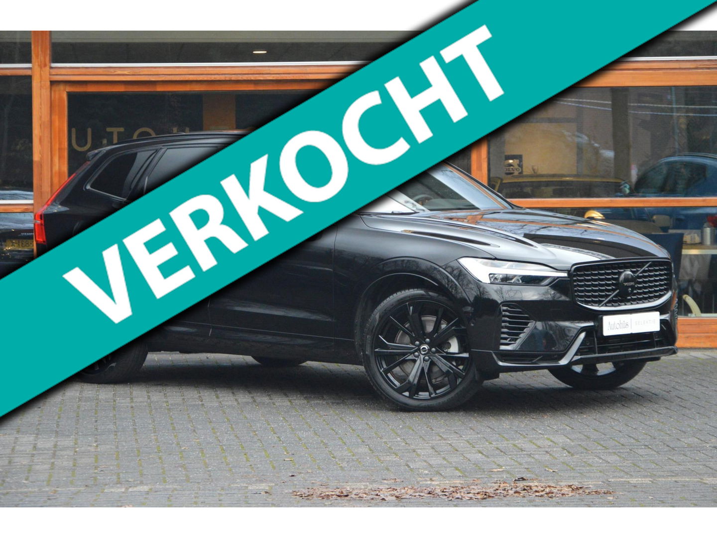 Volvo XC60 T6 Hybride AWD Black Edition | Head-Up Display | Trekhaak | Stoel + Stuur Verwarming | Panoramadak | Pilot-assist |