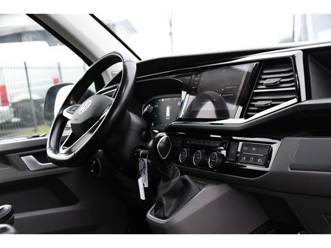 Volkswagen Transporter 2.0 TDI L2H1 30 DC Caravelle Virtual, Camera, Carplay, Leder, LED, 2 x Electrische deur, Clima, Trekhaak, 150pk, Automaat, Uniek! Bulli, Highline!