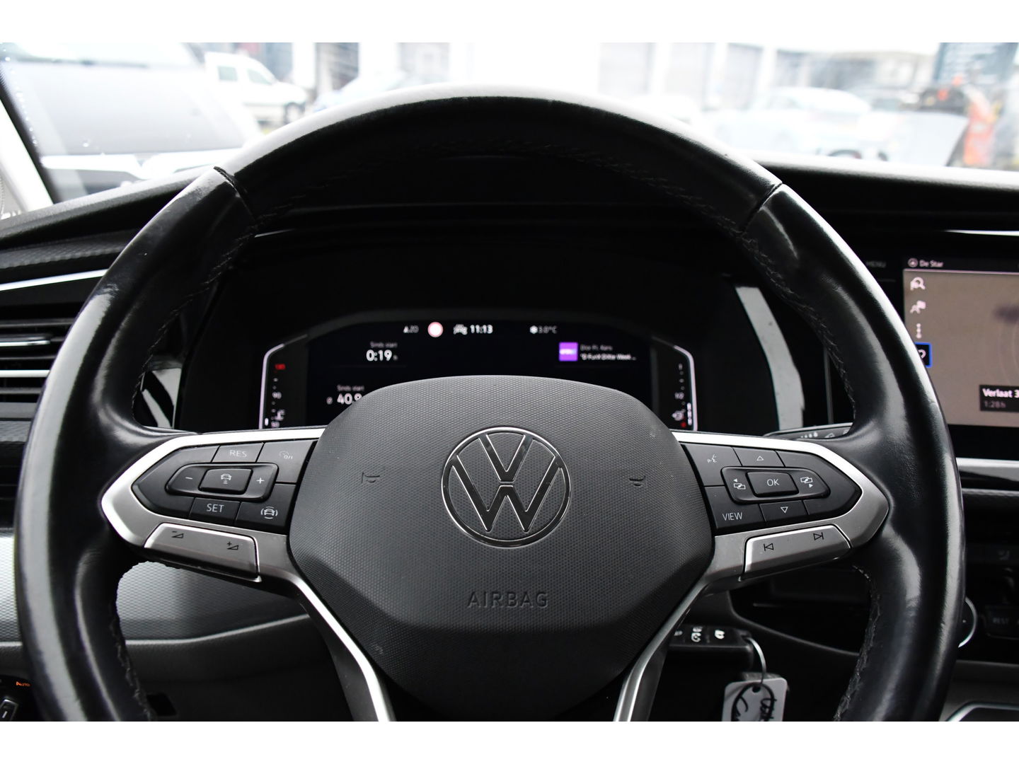 Volkswagen Transporter 2.0 TDI L2H1 30 DC Caravelle Virtual, Camera, Carplay, Leder, LED, 2 x Electrische deur, Clima, Trekhaak, 150pk, Automaat, Uniek! Bulli, Highline!