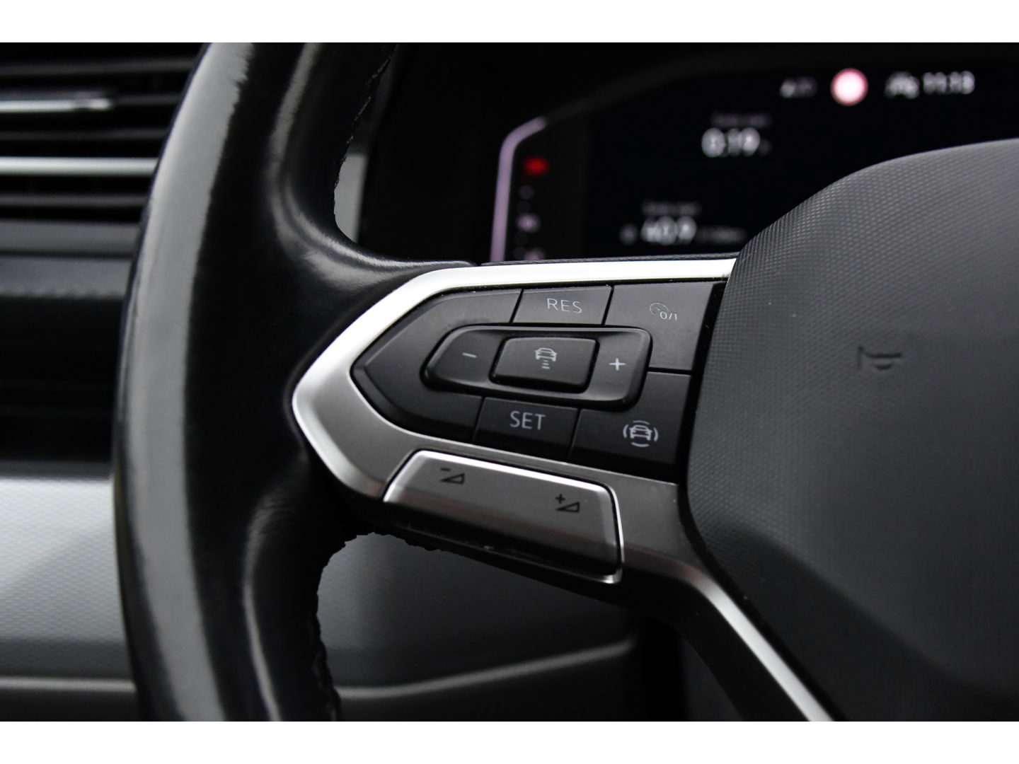 Volkswagen Transporter 2.0 TDI L2H1 30 DC Caravelle Virtual, Camera, Carplay, Leder, LED, 2 x Electrische deur, Clima, Trekhaak, 150pk, Automaat, Uniek! Bulli, Highline!