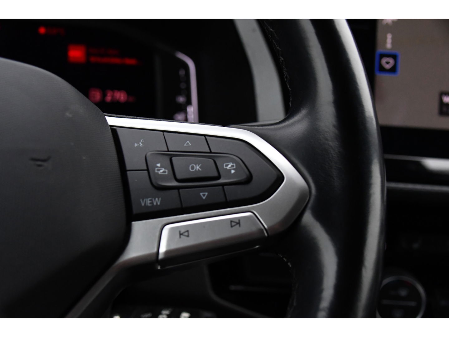 Volkswagen Transporter 2.0 TDI L2H1 30 DC Caravelle Virtual, Camera, Carplay, Leder, LED, 2 x Electrische deur, Clima, Trekhaak, 150pk, Automaat, Uniek! Bulli, Highline!