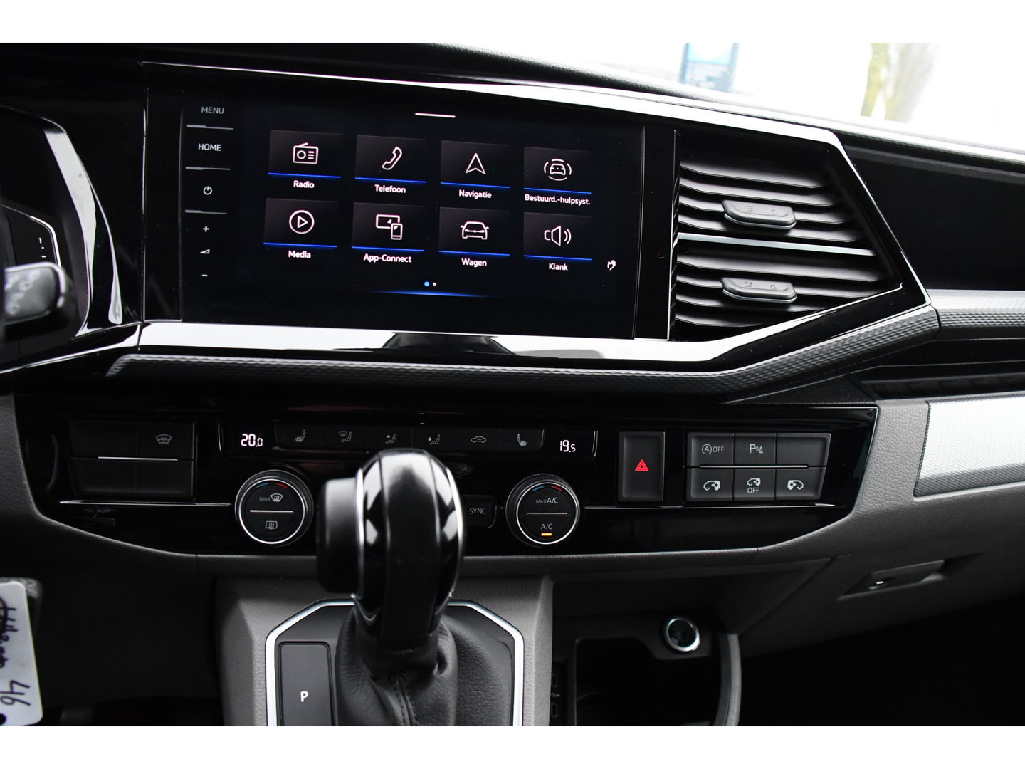 Volkswagen Transporter 2.0 TDI L2H1 30 DC Caravelle Virtual, Camera, Carplay, Leder, LED, 2 x Electrische deur, Clima, Trekhaak, 150pk, Automaat, Uniek! Bulli, Highline!