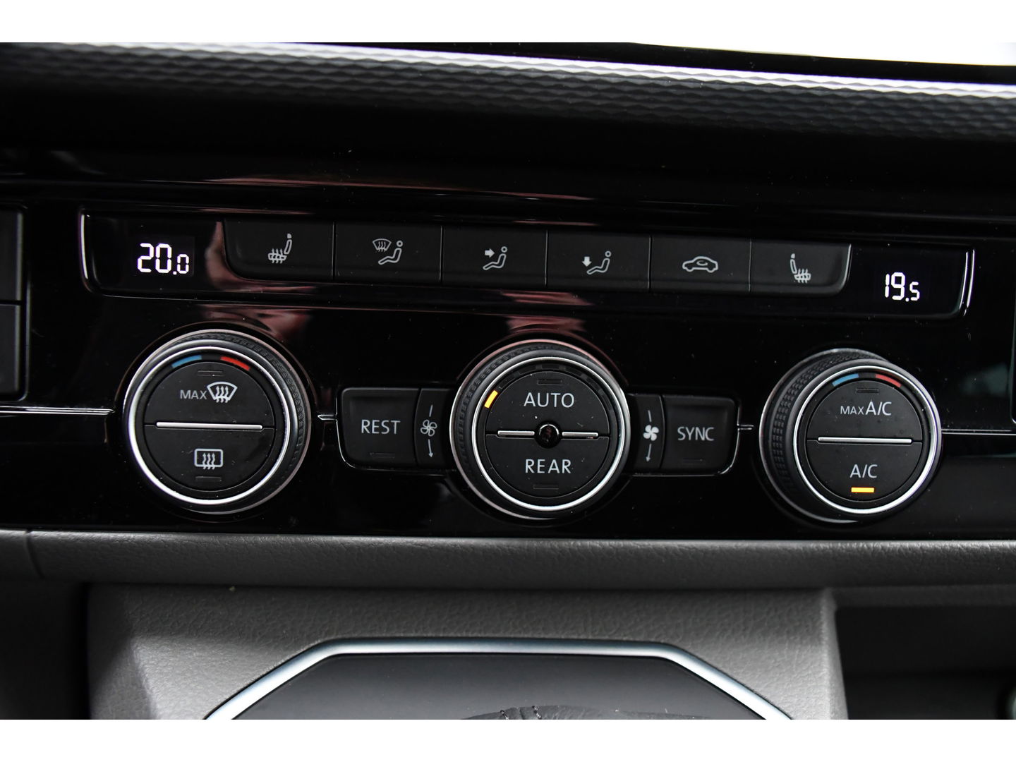 Volkswagen Transporter 2.0 TDI L2H1 30 DC Caravelle Virtual, Camera, Carplay, Leder, LED, 2 x Electrische deur, Clima, Trekhaak, 150pk, Automaat, Uniek! Bulli, Highline!