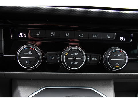 Volkswagen Transporter 2.0 TDI L2H1 30 DC Caravelle Virtual, Camera, Carplay, Leder, LED, 2 x Electrische deur, Clima, Trekhaak, 150pk, Automaat, Uniek! Bulli, Highline!