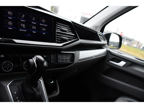 Volkswagen Transporter 2.0 TDI L2H1 30 DC Caravelle Virtual, Camera, Carplay, Leder, LED, 2 x Electrische deur, Clima, Trekhaak, 150pk, Automaat, Uniek! Bulli, Highline!