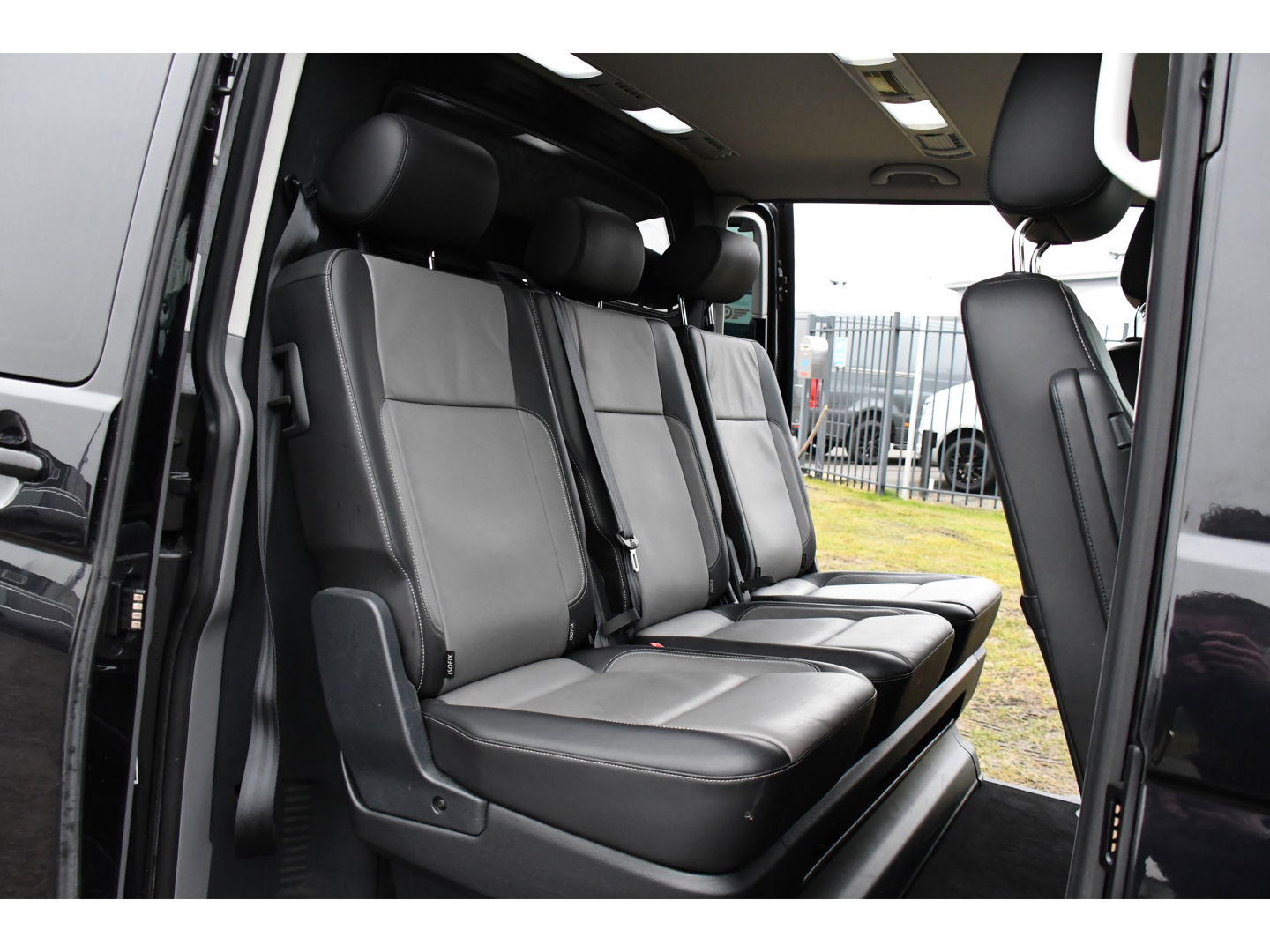 Volkswagen Transporter 2.0 TDI L2H1 30 DC Caravelle Virtual, Camera, Carplay, Leder, LED, 2 x Electrische deur, Clima, Trekhaak, 150pk, Automaat, Uniek! Bulli, Highline!