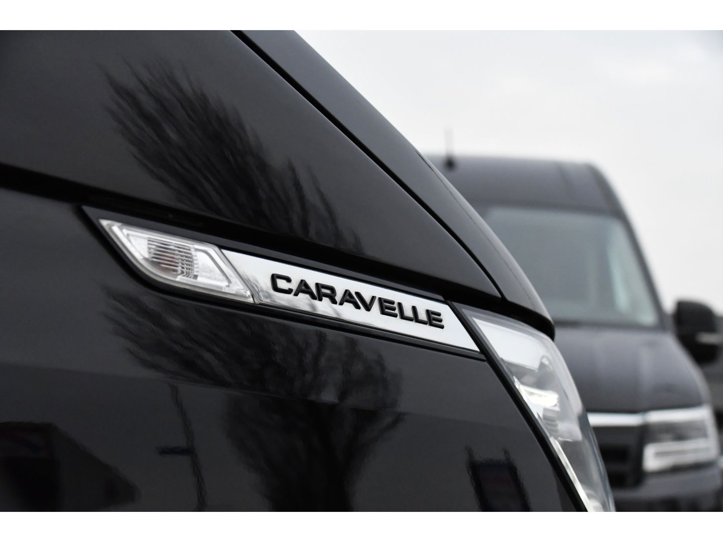 Volkswagen Transporter 2.0 TDI L2H1 30 DC Caravelle Virtual, Camera, Carplay, Leder, LED, 2 x Electrische deur, Clima, Trekhaak, 150pk, Automaat, Uniek! Bulli, Highline!