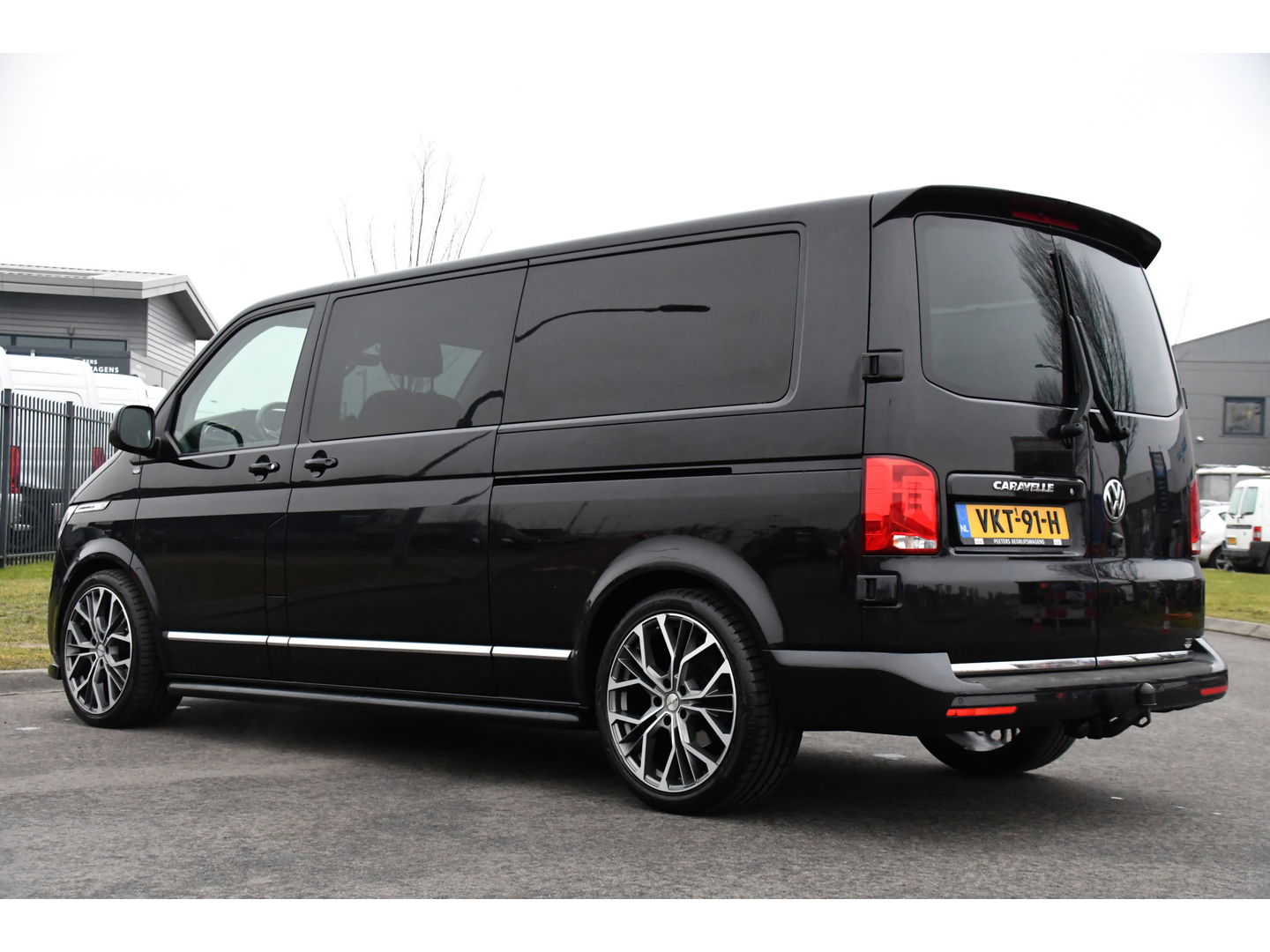 Volkswagen Transporter 2.0 TDI L2H1 30 DC Caravelle Virtual, Camera, Carplay, Leder, LED, 2 x Electrische deur, Clima, Trekhaak, 150pk, Automaat, Uniek! Bulli, Highline!