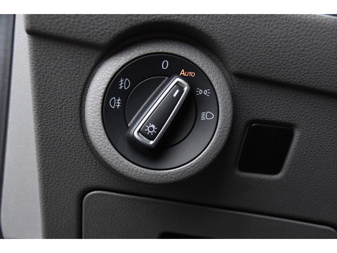 Volkswagen Transporter 2.0 TDI L2H1 30 DC Caravelle Virtual, Camera, Carplay, Leder, LED, 2 x Electrische deur, Clima, Trekhaak, 150pk, Automaat, Uniek! Bulli, Highline!