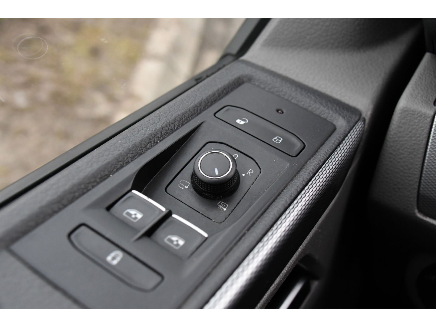 Volkswagen Transporter 2.0 TDI L2H1 30 DC Caravelle Virtual, Camera, Carplay, Leder, LED, 2 x Electrische deur, Clima, Trekhaak, 150pk, Automaat, Uniek! Bulli, Highline!