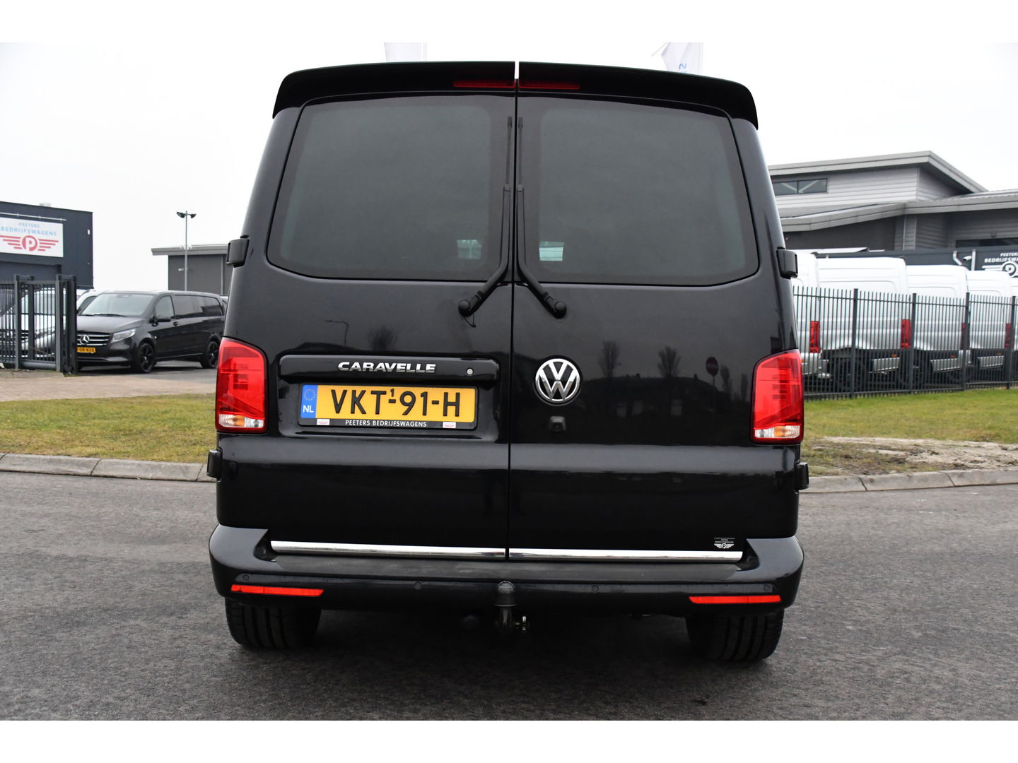 Volkswagen Transporter 2.0 TDI L2H1 30 DC Caravelle Virtual, Camera, Carplay, Leder, LED, 2 x Electrische deur, Clima, Trekhaak, 150pk, Automaat, Uniek! Bulli, Highline!