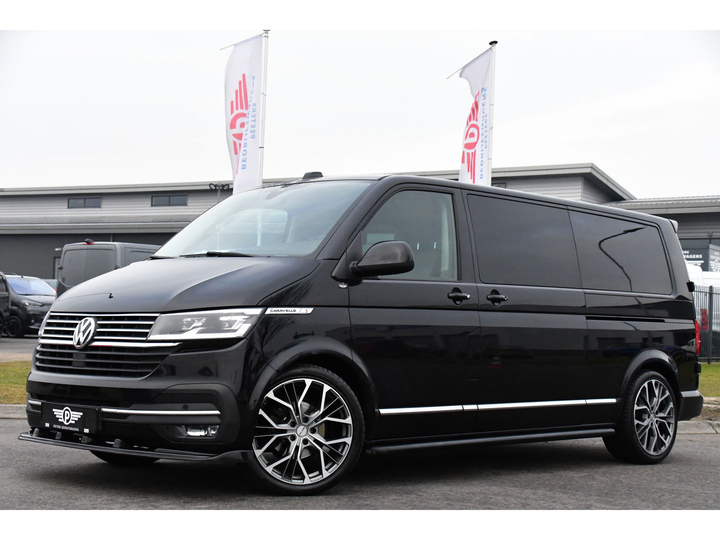 Volkswagen Transporter 2.0 TDI L2H1 30 DC Caravelle Virtual, Camera, Carplay, Leder, LED, 2 x Electrische deur, Clima, Trekhaak, 150pk, Automaat, Uniek! Bulli, Highline!