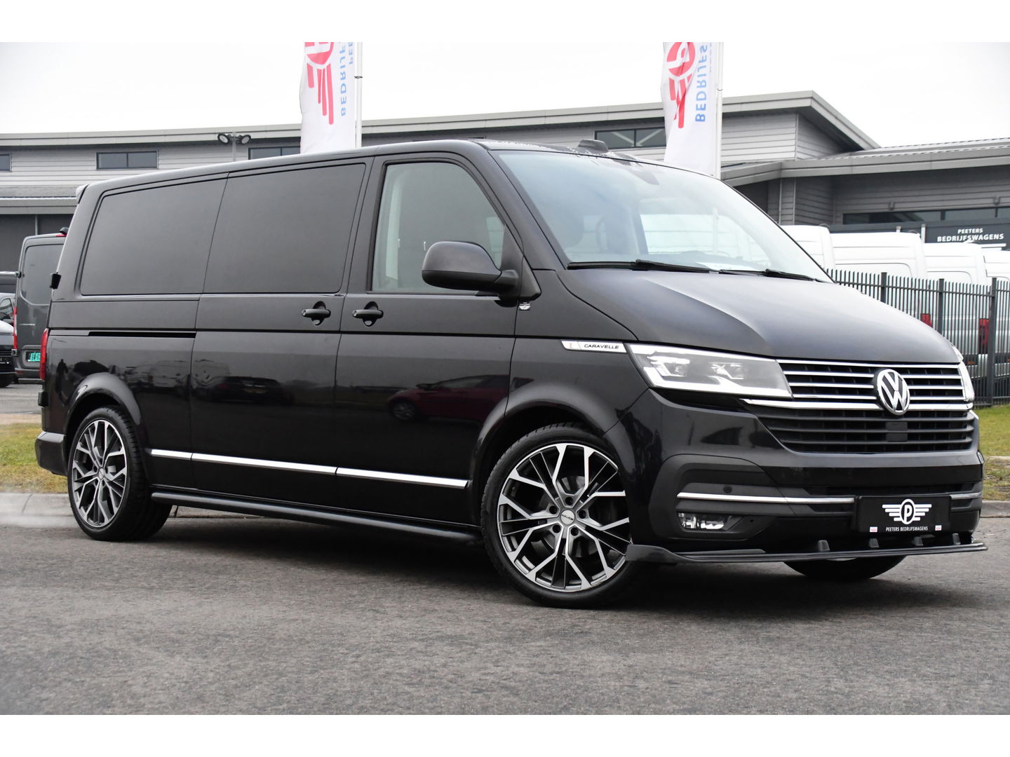 Volkswagen Transporter 2.0 TDI L2H1 30 DC Caravelle Virtual, Camera, Carplay, Leder, LED, 2 x Electrische deur, Clima, Trekhaak, 150pk, Automaat, Uniek! Bulli, Highline!