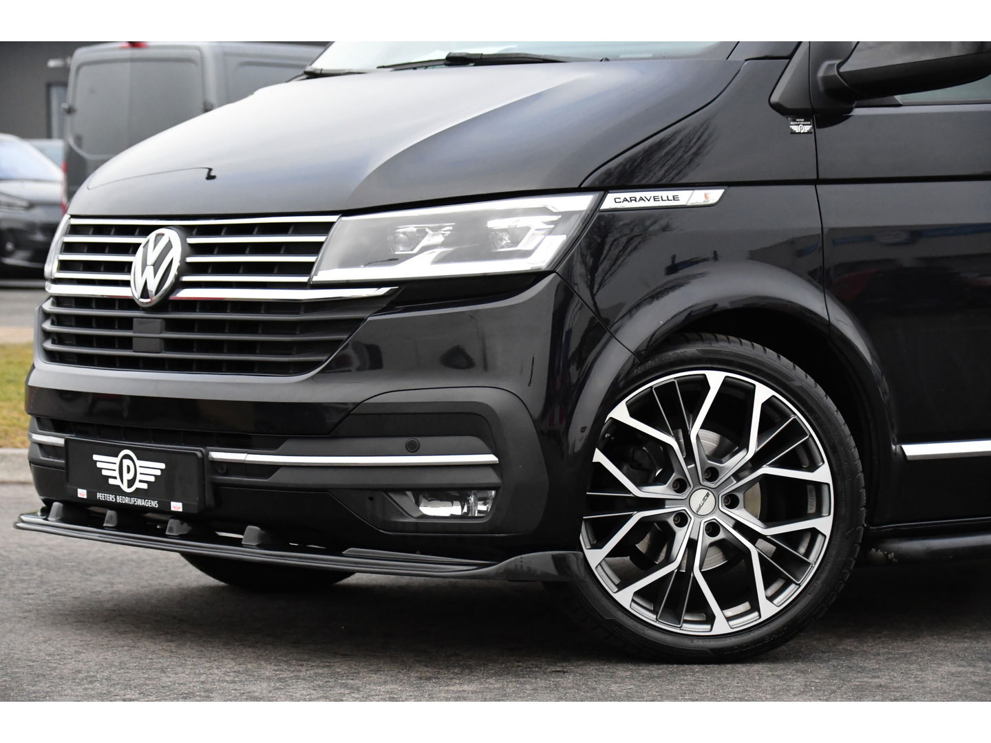 Volkswagen Transporter 2.0 TDI L2H1 30 DC Caravelle Virtual, Camera, Carplay, Leder, LED, 2 x Electrische deur, Clima, Trekhaak, 150pk, Automaat, Uniek! Bulli, Highline!