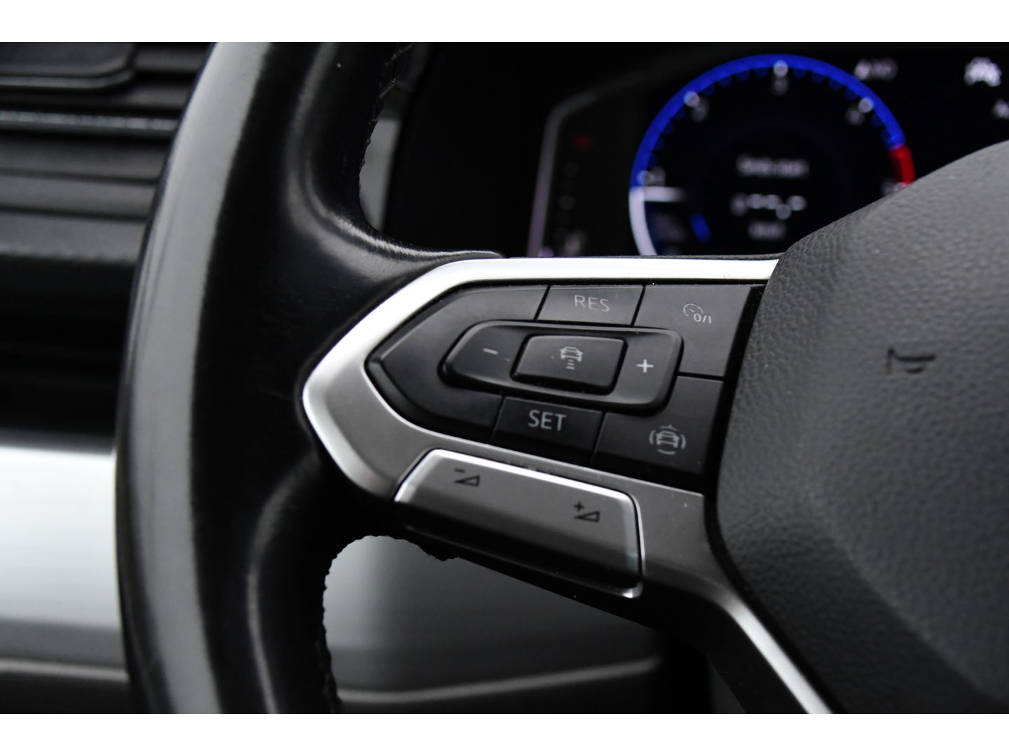 Volkswagen Transporter 2.0 TDI L2H1 30 DC Bulli Virtual, Adaptieve Cruise, Camera, Carplay, 150pk, LED, Automaat, Sensoren, trekhaak, Uniek!