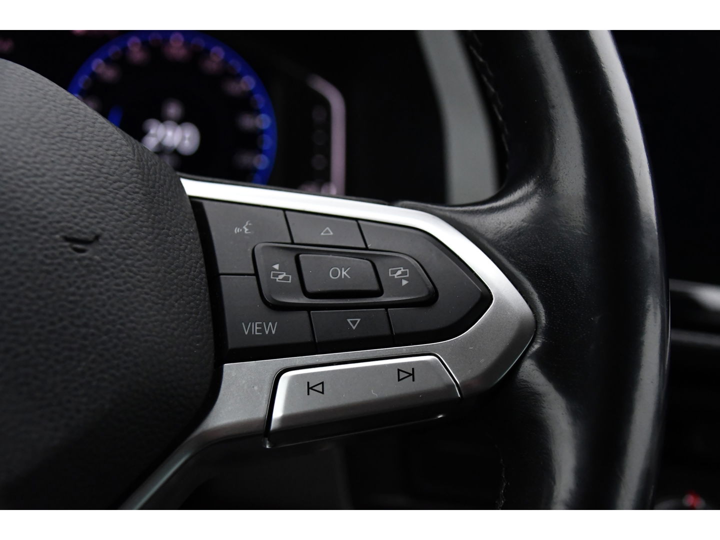 Volkswagen Transporter 2.0 TDI L2H1 30 DC Bulli Virtual, Adaptieve Cruise, Camera, Carplay, 150pk, LED, Automaat, Sensoren, trekhaak, Uniek!