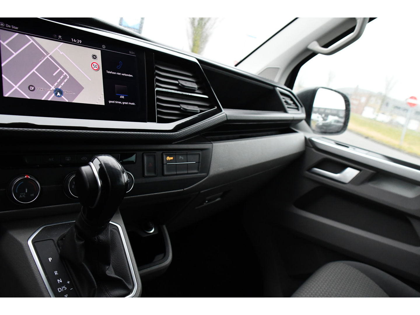 Volkswagen Transporter 2.0 TDI L2H1 30 DC Bulli Virtual, Adaptieve Cruise, Camera, Carplay, 150pk, LED, Automaat, Sensoren, trekhaak, Uniek!