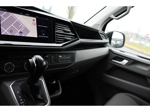 Volkswagen Transporter 2.0 TDI L2H1 30 DC Bulli Virtual, Adaptieve Cruise, Camera, Carplay, 150pk, LED, Automaat, Sensoren, trekhaak, Uniek!