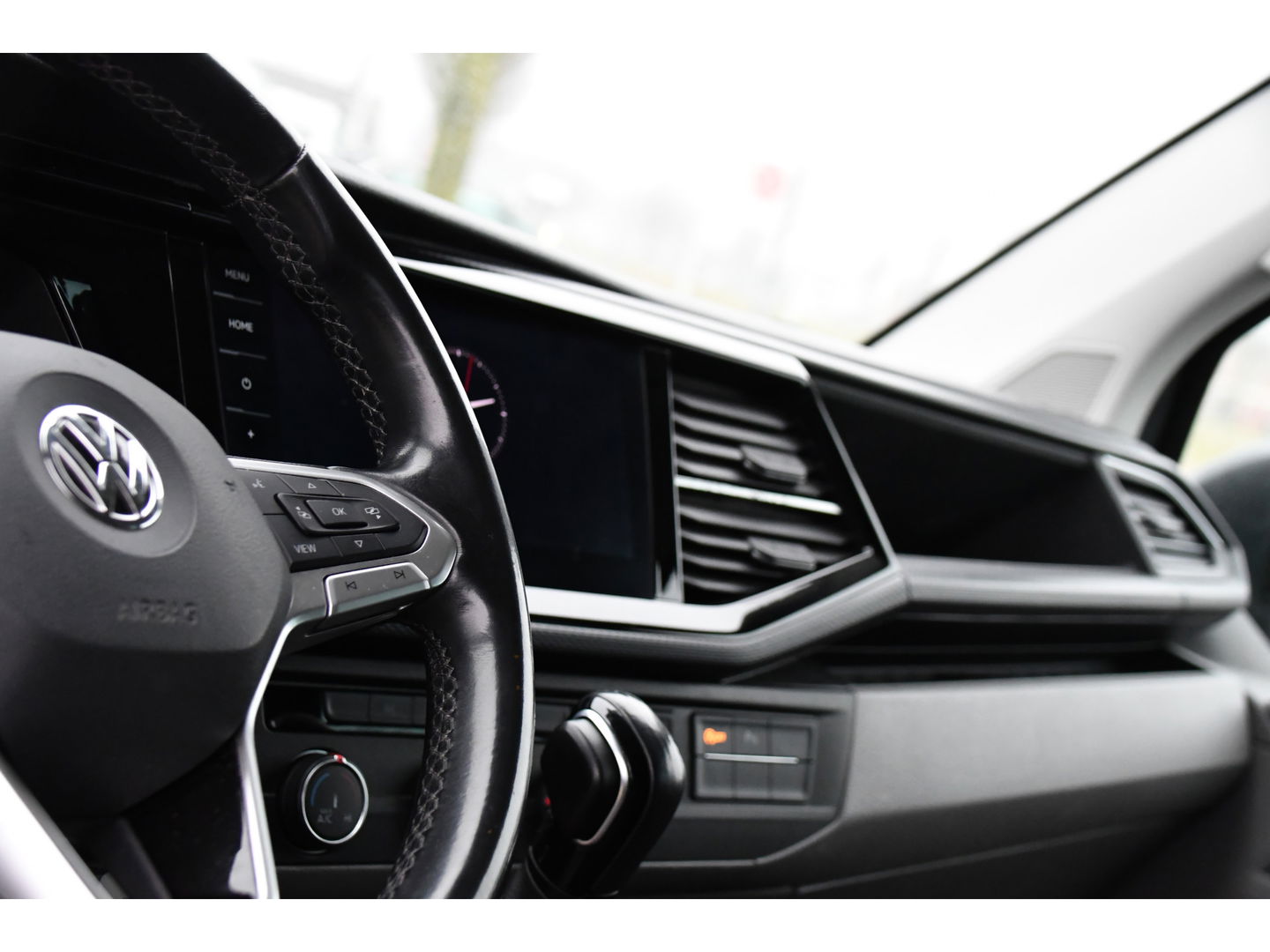 Volkswagen Transporter 2.0 TDI L2H1 30 DC Bulli Virtual, Adaptieve Cruise, Camera, Carplay, 150pk, LED, Automaat, Sensoren, trekhaak, Uniek!