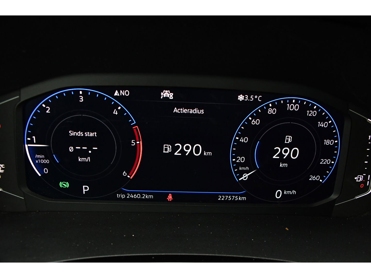 Volkswagen Transporter 2.0 TDI L2H1 30 DC Bulli Virtual, Adaptieve Cruise, Camera, Carplay, 150pk, LED, Automaat, Sensoren, trekhaak, Uniek!