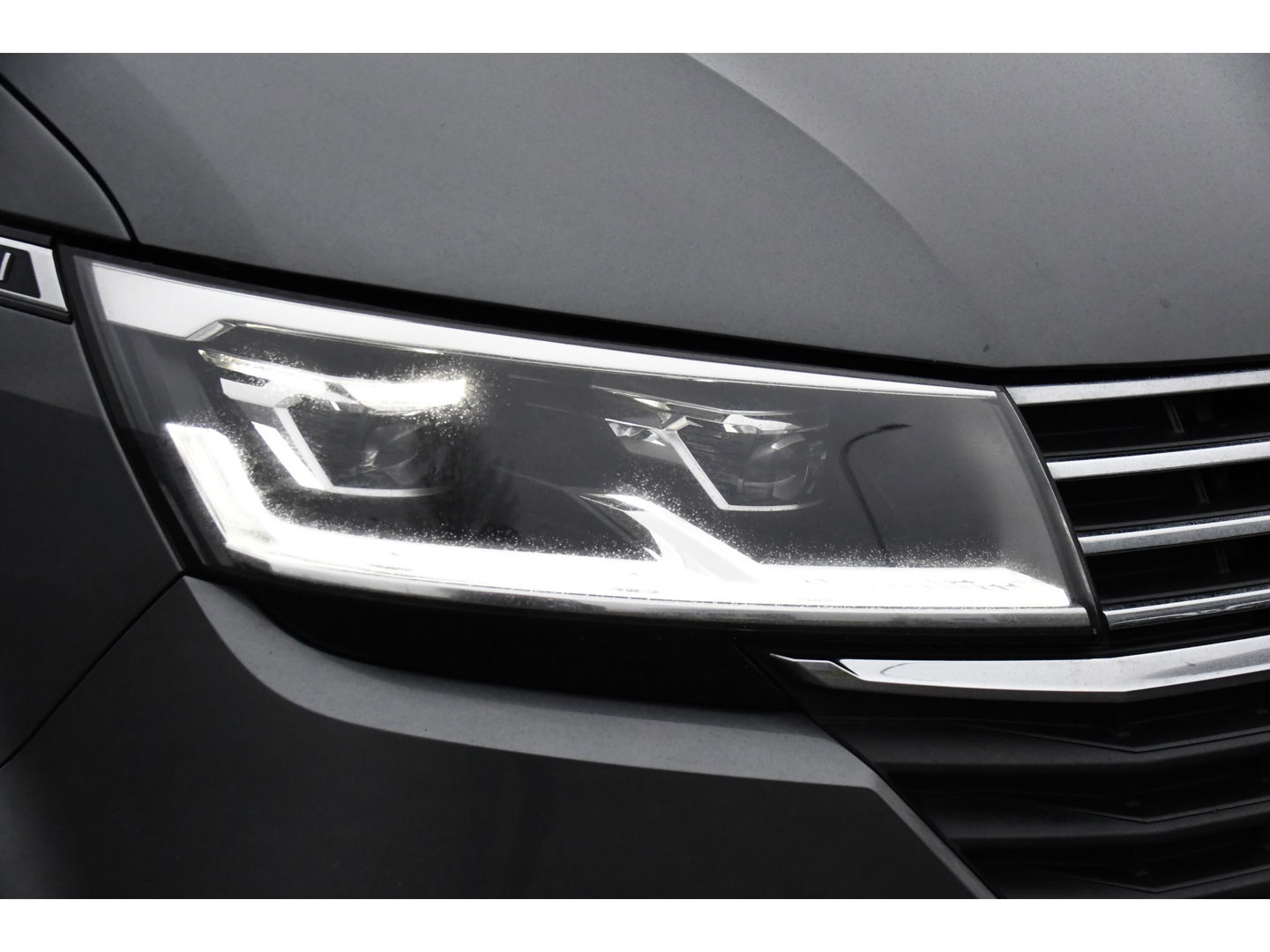 Volkswagen Transporter 2.0 TDI L2H1 30 DC Bulli Virtual, Adaptieve Cruise, Camera, Carplay, 150pk, LED, Automaat, Sensoren, trekhaak, Uniek!