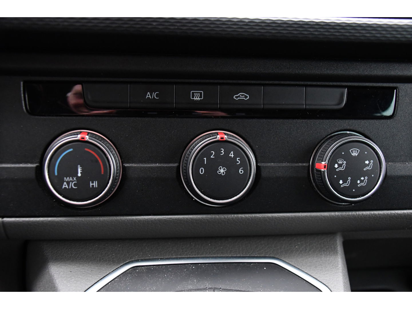 Volkswagen Transporter 2.0 TDI L2H1 30 DC Bulli Virtual, Adaptieve Cruise, Camera, Carplay, 150pk, LED, Automaat, Sensoren, trekhaak, Uniek!