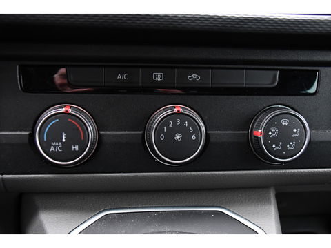 Volkswagen Transporter 2.0 TDI L2H1 30 DC Bulli Virtual, Adaptieve Cruise, Camera, Carplay, 150pk, LED, Automaat, Sensoren, trekhaak, Uniek!