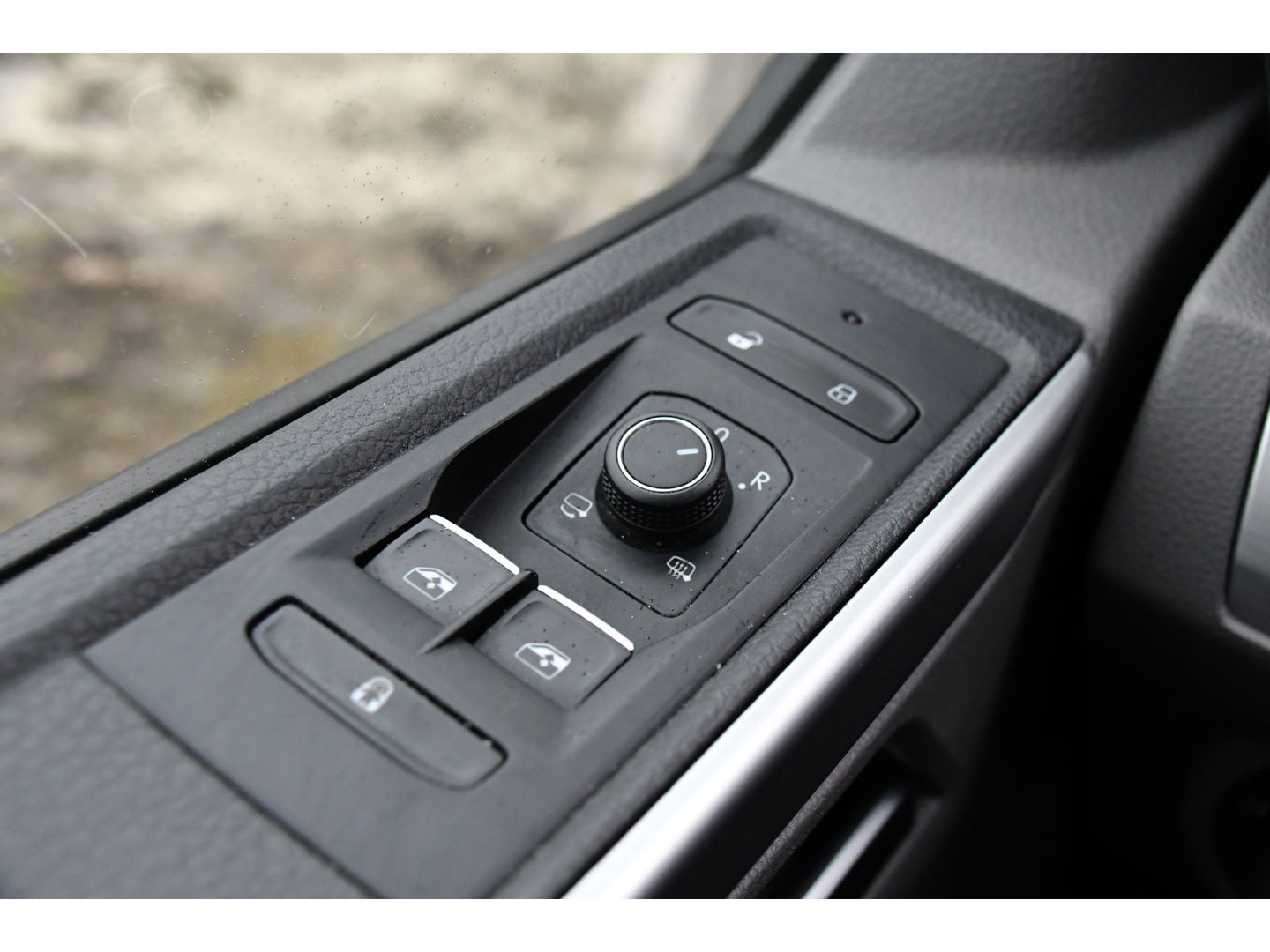 Volkswagen Transporter 2.0 TDI L2H1 30 DC Bulli Virtual, Adaptieve Cruise, Camera, Carplay, 150pk, LED, Automaat, Sensoren, trekhaak, Uniek!