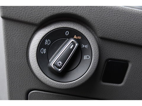 Volkswagen Transporter 2.0 TDI L2H1 30 DC Bulli Virtual, Adaptieve Cruise, Camera, Carplay, 150pk, LED, Automaat, Sensoren, trekhaak, Uniek!