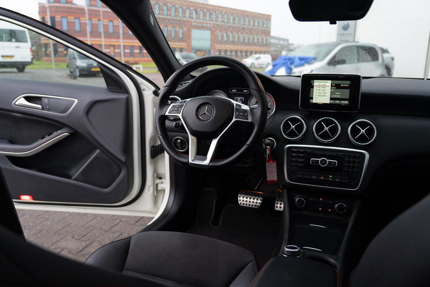 Mercedes-Benz A-Klasse 180 AMG|Org NL NAP|2e Eig|7G Automaat|Panoramadak|Xenon|Leder|Navi|Keurig Onderhouden