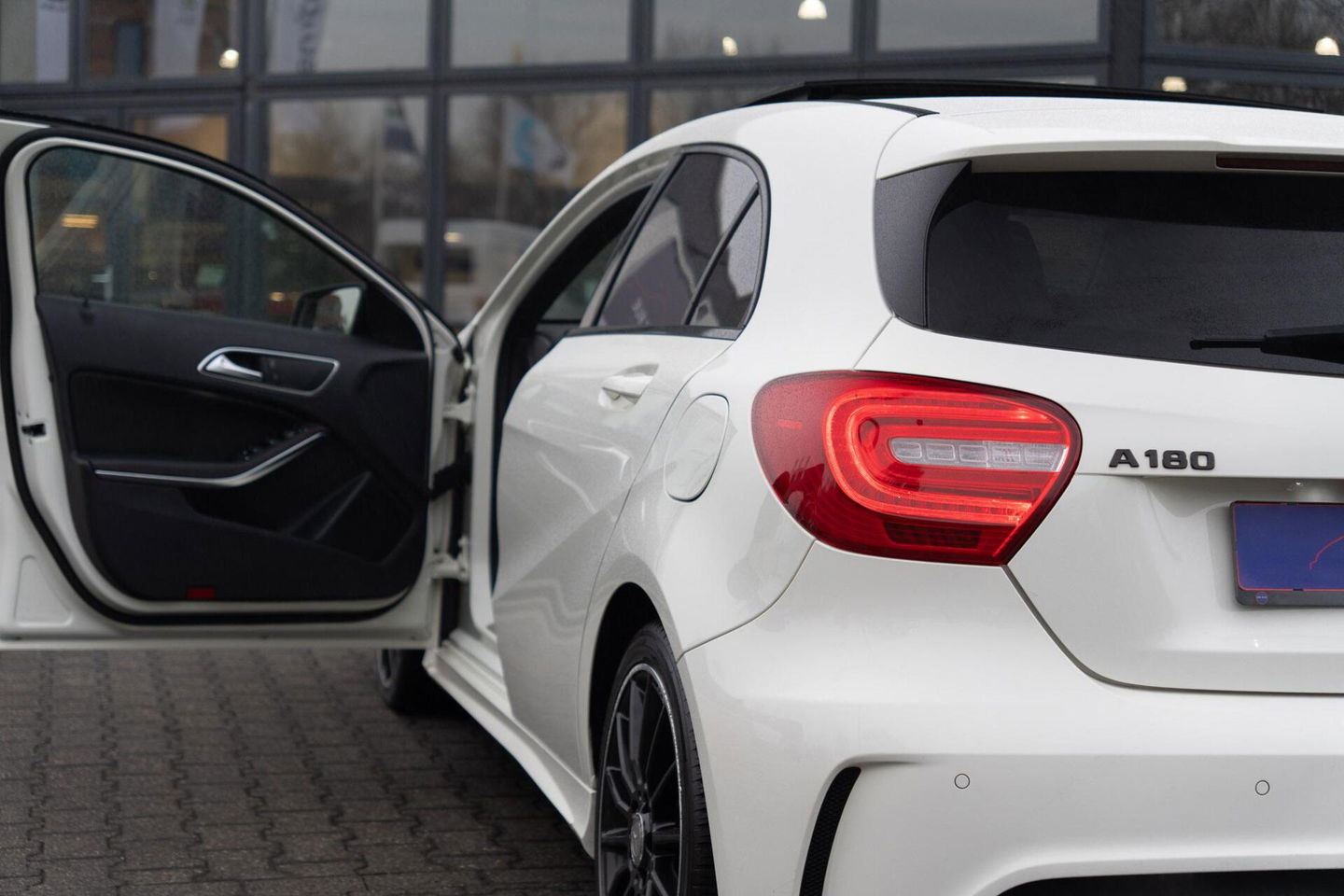 Mercedes-Benz A-Klasse 180 AMG|Org NL NAP|2e Eig|7G Automaat|Panoramadak|Xenon|Leder|Navi|Keurig Onderhouden