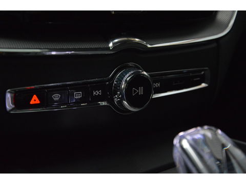 Volvo XC60 T6 Hybride AWD Black Edition | Luchtvering | Bowers & Wilkins | 360° Camera | Head-Up Display | Panoramadak |