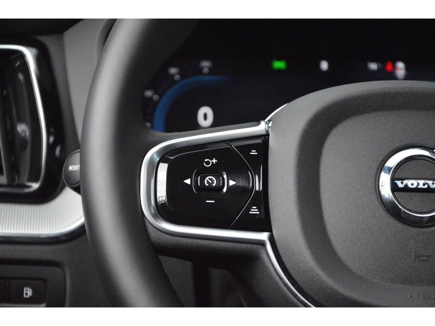 Volvo XC60 T8 Hybrid AWD Ultra Dark | Head-Up Display | 360° Camera | Trekhaak | Panoramadak | Harman/Kardon |
