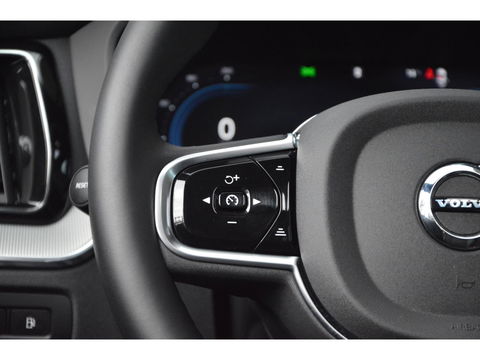 Volvo XC60 T8 Hybrid AWD Ultra Dark | Head-Up Display | 360° Camera | Trekhaak | Panoramadak | Harman/Kardon |