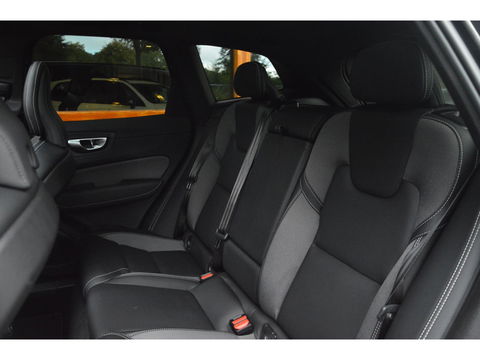 Volvo XC60 T8 Hybrid AWD Ultra Dark | Head-Up Display | 360° Camera | Trekhaak | Panoramadak | Harman/Kardon |