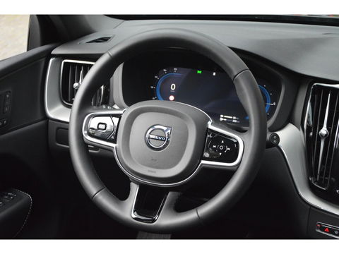 Volvo XC60 T8 Hybrid AWD Ultra Dark | Head-Up Display | 360° Camera | Trekhaak | Panoramadak | Harman/Kardon |
