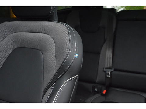 Volvo XC60 T8 Hybrid AWD Ultra Dark | Head-Up Display | 360° Camera | Trekhaak | Panoramadak | Harman/Kardon |