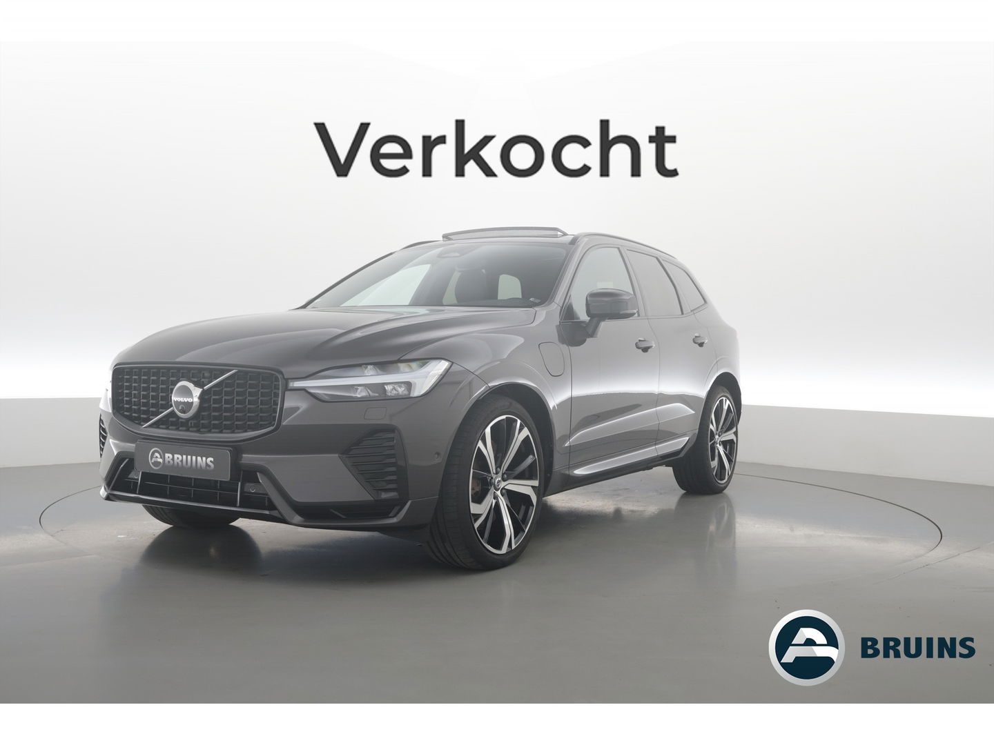 Volvo XC60 2.0 T8 Plug-in hybrid AWD Plus Dark | Luchtvering | ACC | 360 camera | 21 inch | H&K Audio | pano | carplay |