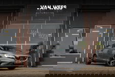 Volvo V40 - 2.0 T2 R-Design Facelift | 2e eigenaar | LED | Navigatie | 17 inch | Climate control | Alcantara/leer | Sportstoelen | PDC | Cruise control | Sportstuur | 122 pk