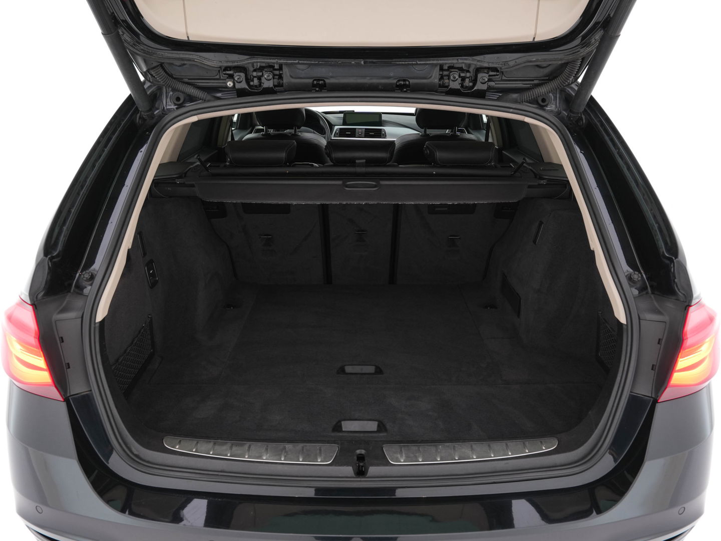 BMW 3 Serie Touring 320d EDE Executive Aut. *PANO | LEATHER | FULL-LED | DIGI-COCKPIT | HEATED-SPORTSEATS | NAVI-FULLMAP | PRIVACY-GLASS | ECC | KEYLESS | LANE-ASSIST | PDC | CRUISE | TOWBAR | 18''ALU*