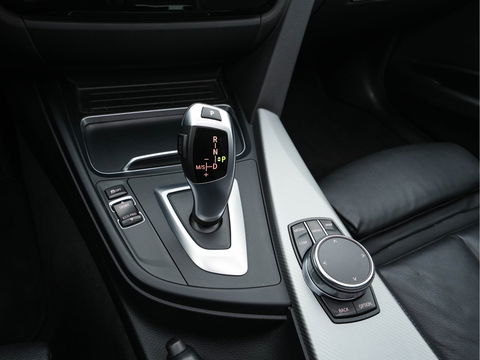 BMW 3 Serie Touring 320d EDE Executive Aut. *PANO | LEATHER | FULL-LED | DIGI-COCKPIT | HEATED-SPORTSEATS | NAVI-FULLMAP | PRIVACY-GLASS | ECC | KEYLESS | LANE-ASSIST | PDC | CRUISE | TOWBAR | 18''ALU*