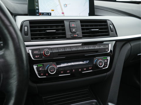 BMW 3 Serie Touring 320d EDE Executive Aut. *PANO | LEATHER | FULL-LED | DIGI-COCKPIT | HEATED-SPORTSEATS | NAVI-FULLMAP | PRIVACY-GLASS | ECC | KEYLESS | LANE-ASSIST | PDC | CRUISE | TOWBAR | 18''ALU*