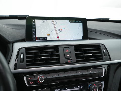 BMW 3 Serie Touring 320d EDE Executive Aut. *PANO | LEATHER | FULL-LED | DIGI-COCKPIT | HEATED-SPORTSEATS | NAVI-FULLMAP | PRIVACY-GLASS | ECC | KEYLESS | LANE-ASSIST | PDC | CRUISE | TOWBAR | 18''ALU*