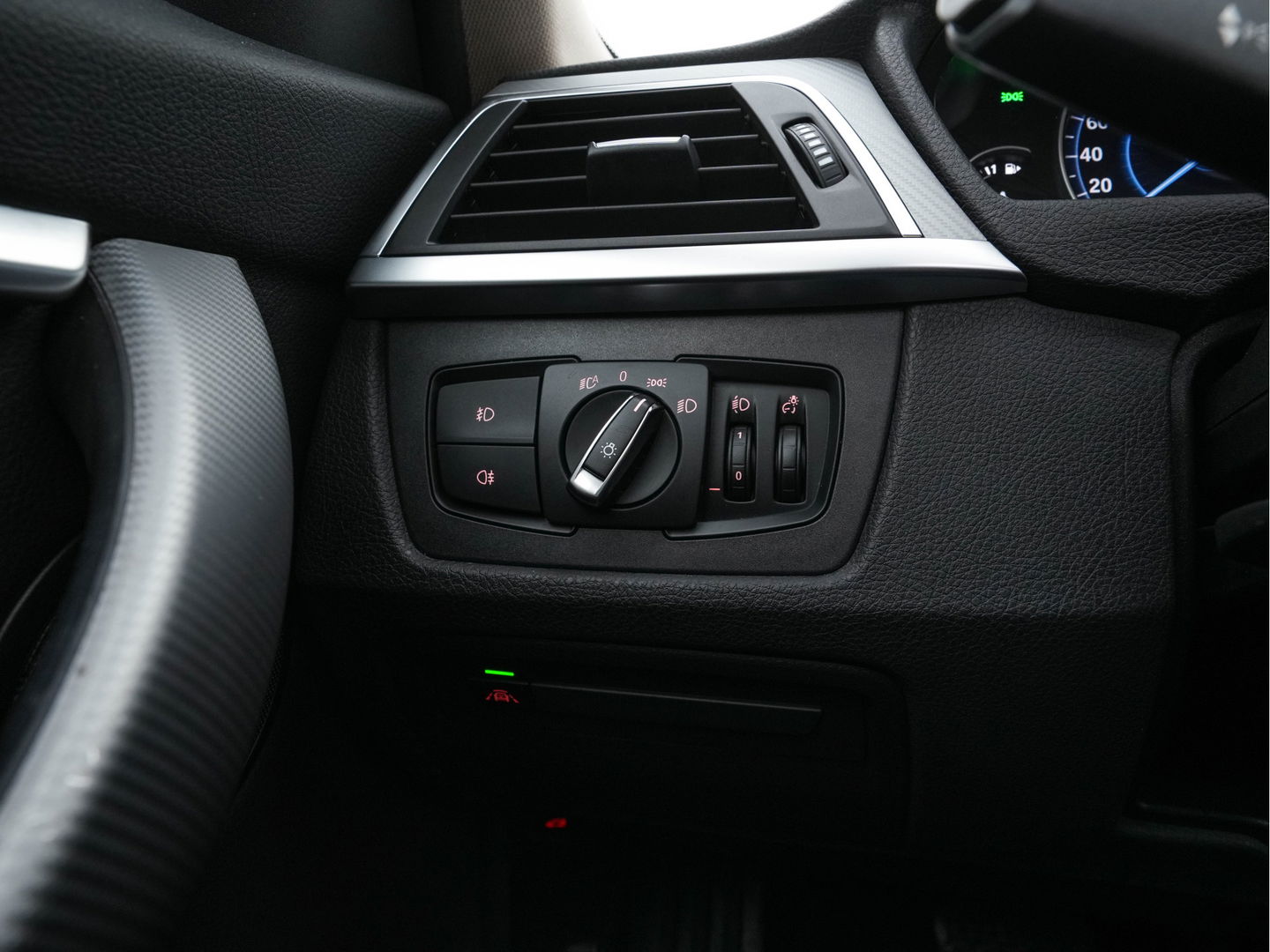 BMW 3 Serie Touring 320d EDE Executive Aut. *PANO | LEATHER | FULL-LED | DIGI-COCKPIT | HEATED-SPORTSEATS | NAVI-FULLMAP | PRIVACY-GLASS | ECC | KEYLESS | LANE-ASSIST | PDC | CRUISE | TOWBAR | 18''ALU*